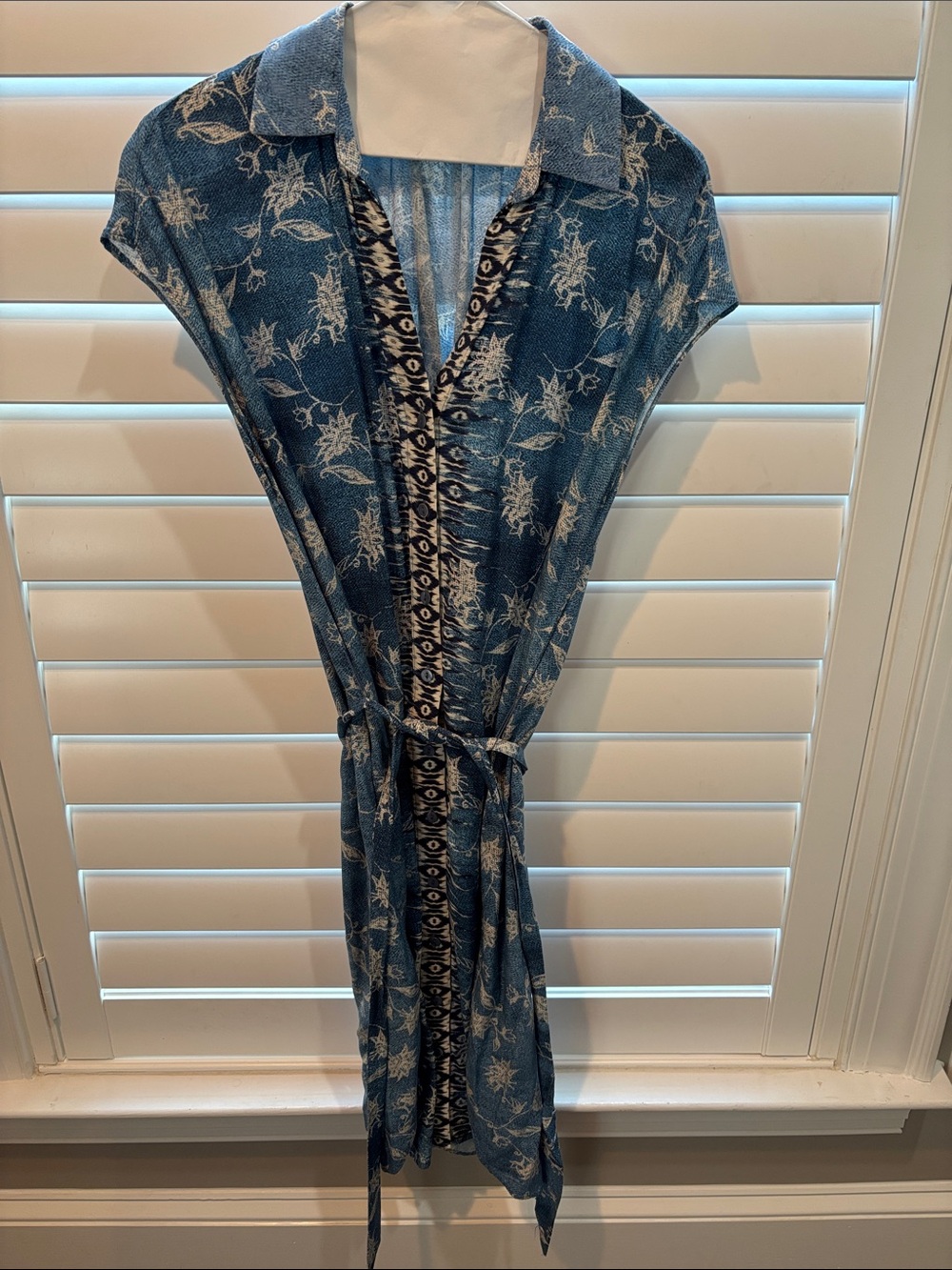Liverpool Floral Print V-Neck Belted Dress in Blue XS